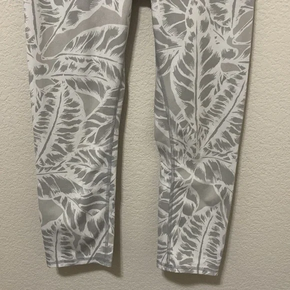 Alo Yoga Palm Springs airbrushed white leggings leaves stripes women's medium - Picture 9 of 11